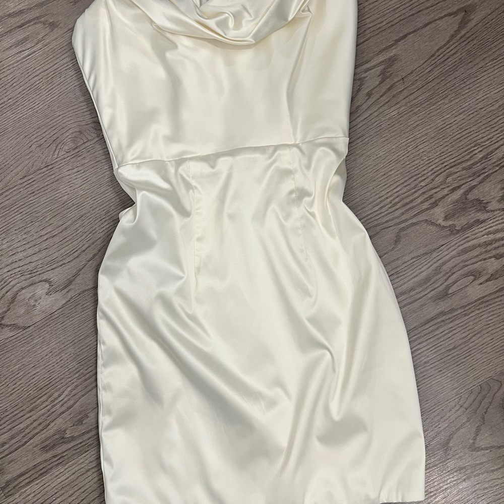 Chic Strapless Cream Dress